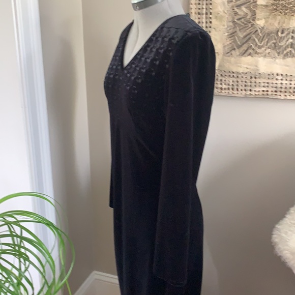 Vintage Black Velvet Like Long Sleeve Gown - Picture 8 of 12